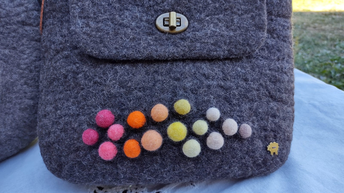Handcrafted felt handbag made from Merino wool in Patagonia ā sustainable and elegant handmade bag.