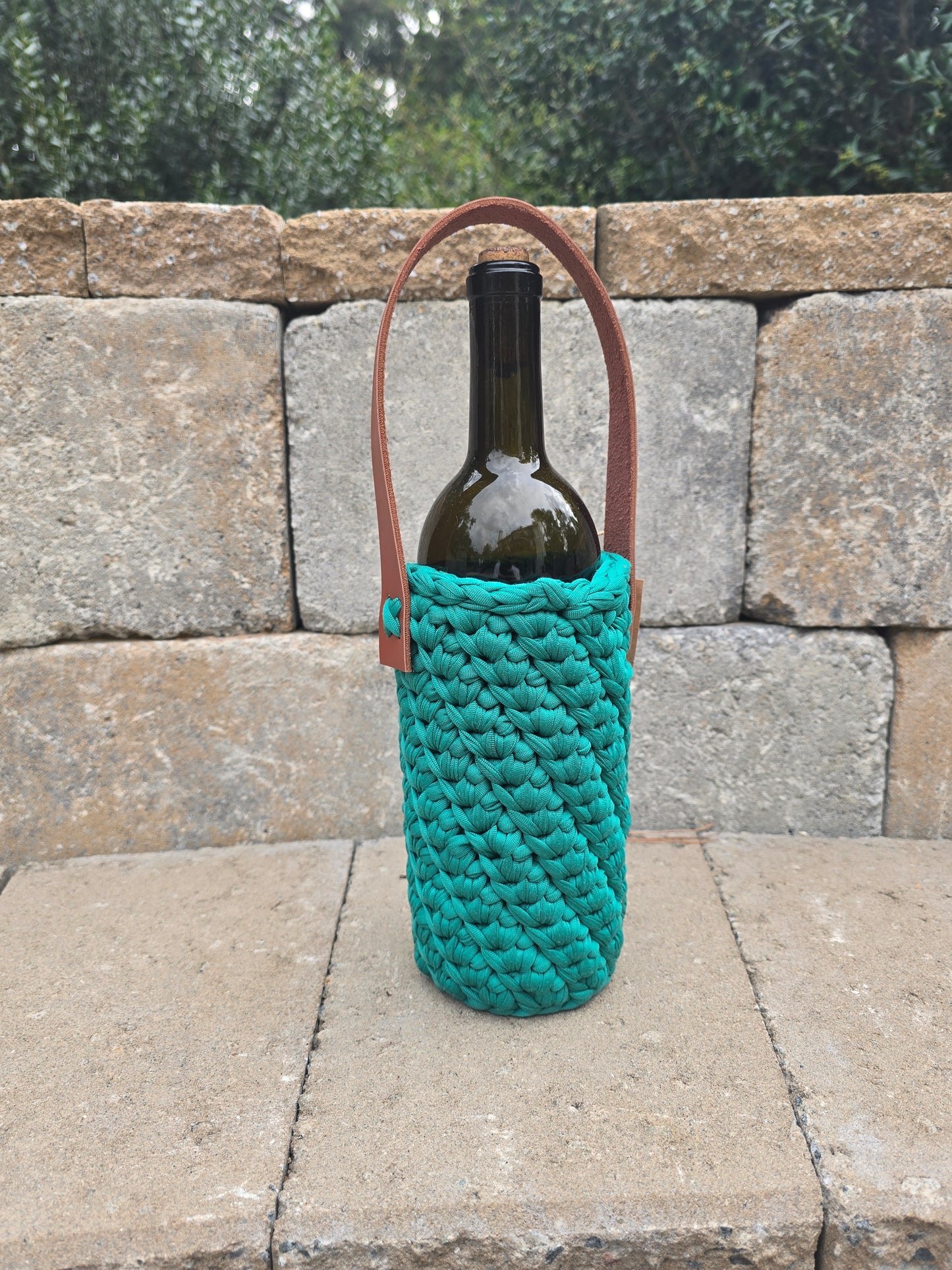 Handmade Crochet wine holder with leather handle - Gift for wine lovers