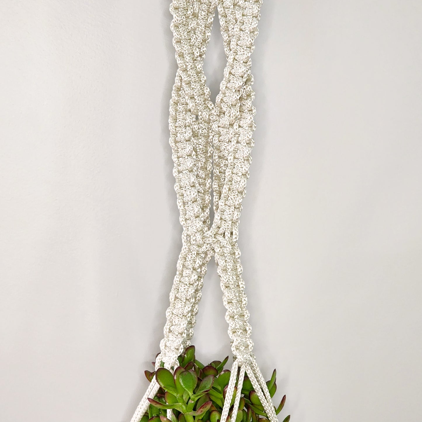 Macrame Plant Hanger - Marguerite