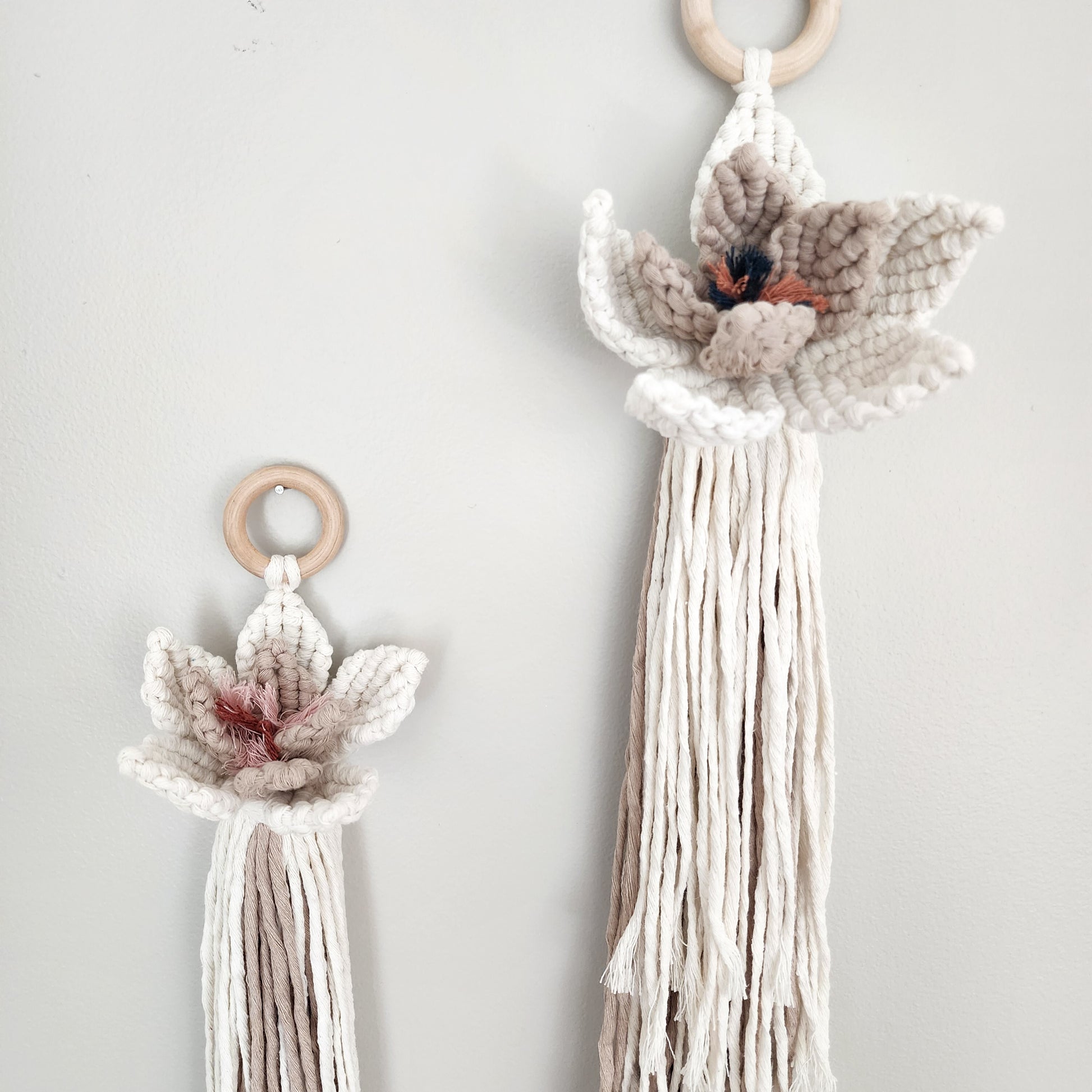 macrame lily flower Wallhanging Macrame Flower