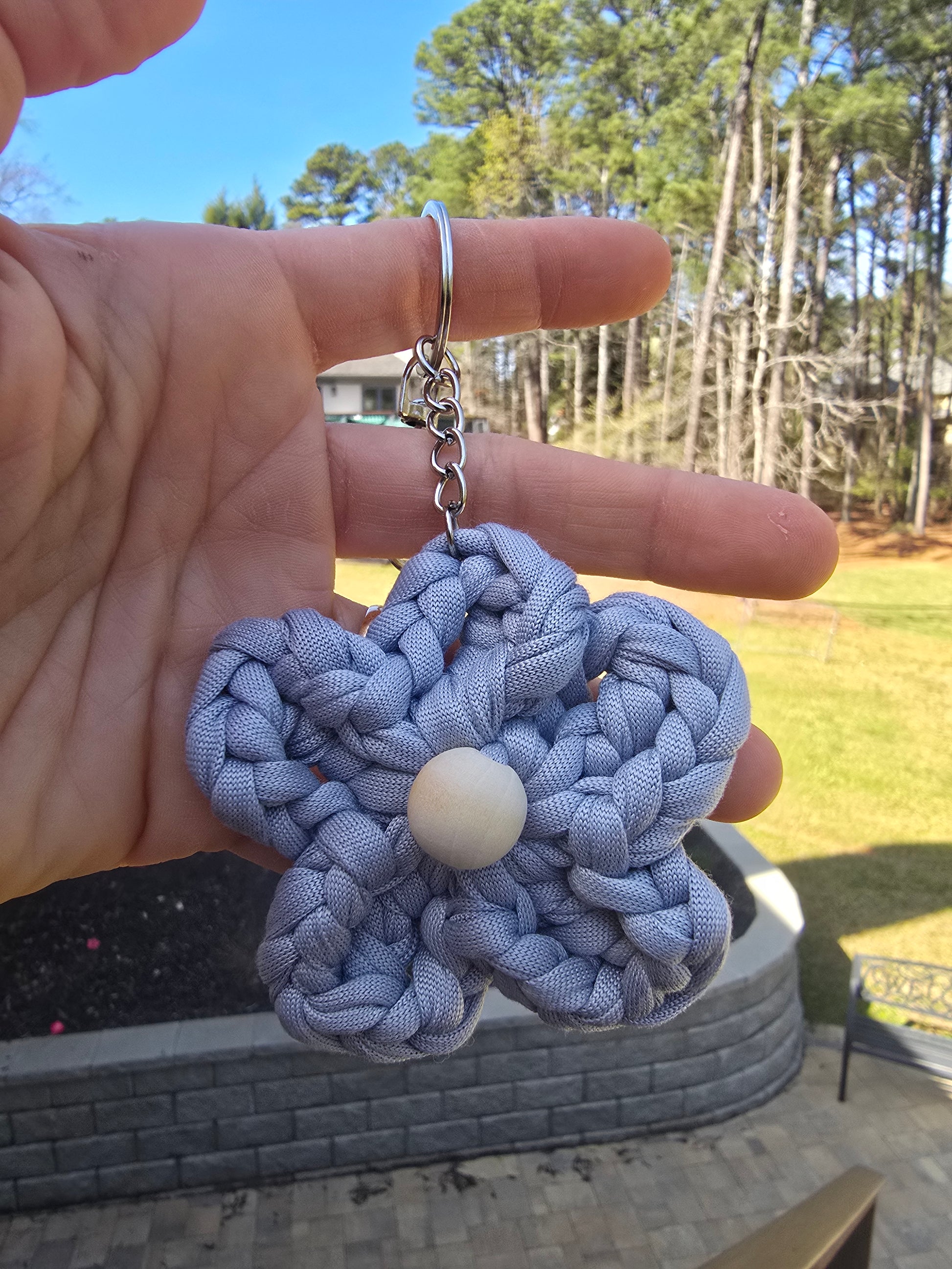 Handmade tshirt f yarn flower keychain