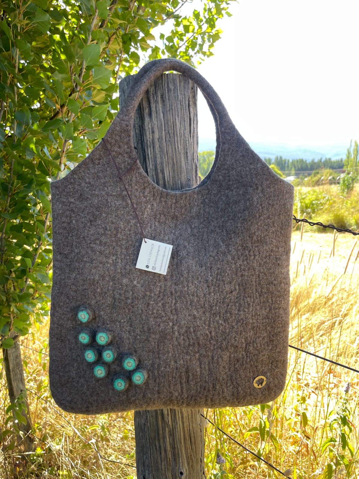 patagonia.jpg
Handcrafted felt handbag made from Merino wool in Patagonia – sustainable and elegant handmade bag.