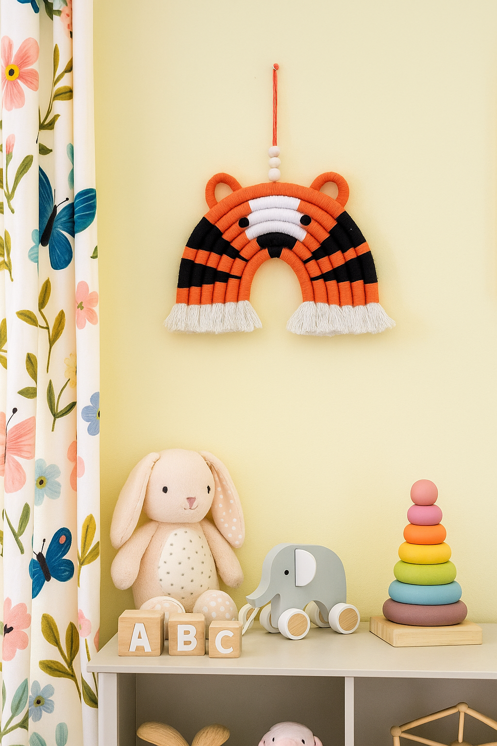 Handmade tiger rainbow wall hanging made of cotton cord and wool – perfect for nursery or kids room decor.